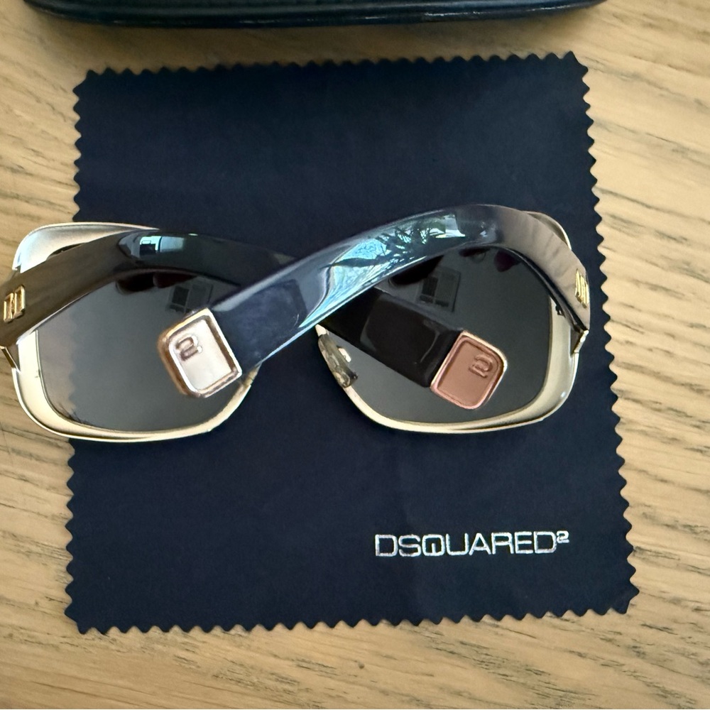 DSQUARED2 Women's Gold Framed Sunglasses - Authentic - Picture 4 of 7